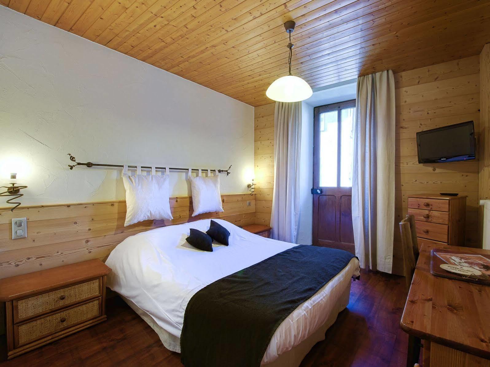 Hotel Du Commerce Thones